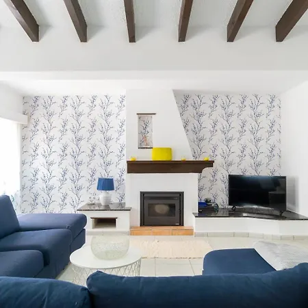Casa De Suenos - By Aldertons *