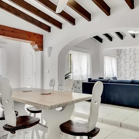 Casa De Suenos - By Aldertons Villa *
